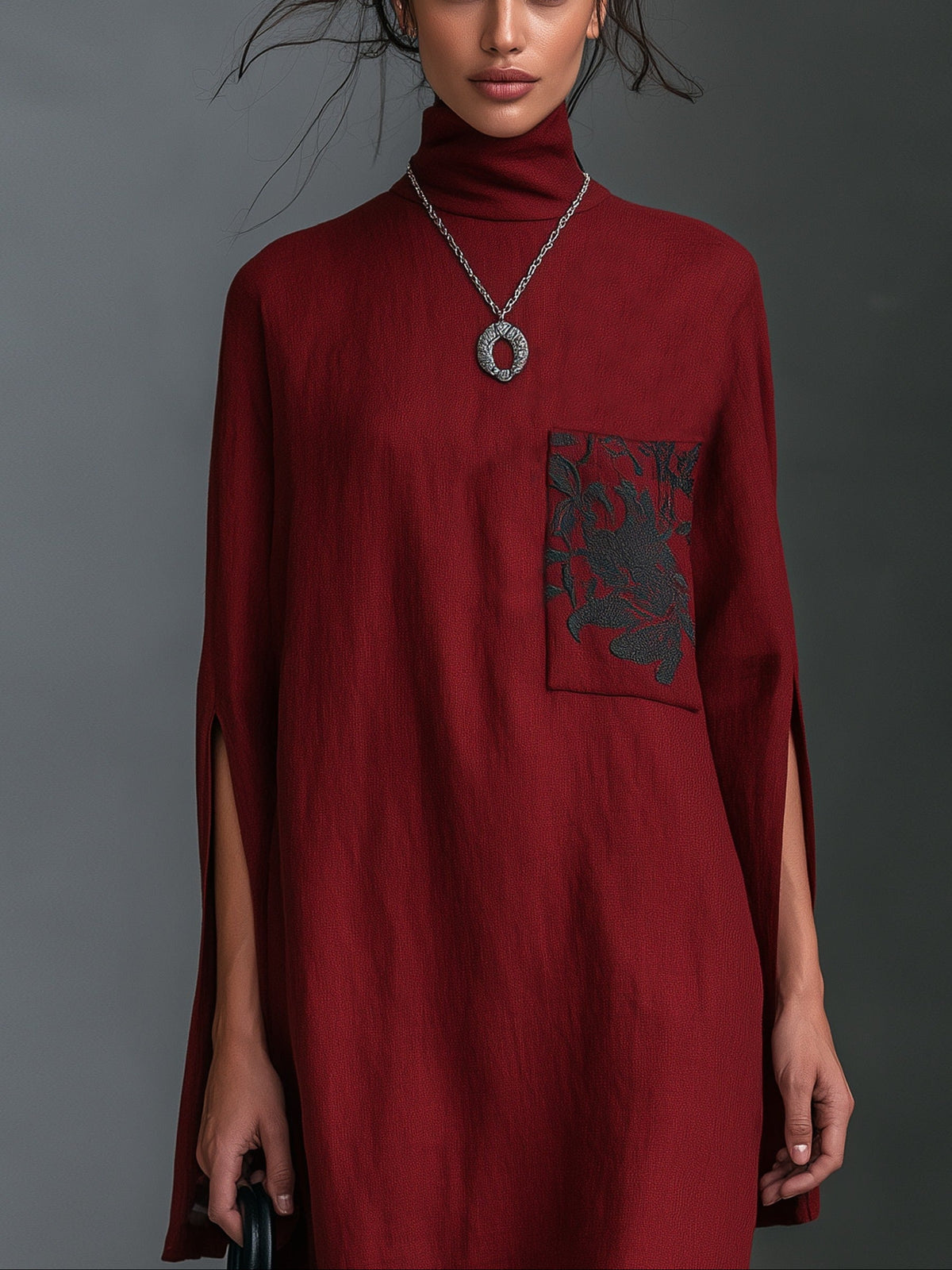 Mariette | Robe Longue Minimaliste Brodée à Manches Fendues et Poches