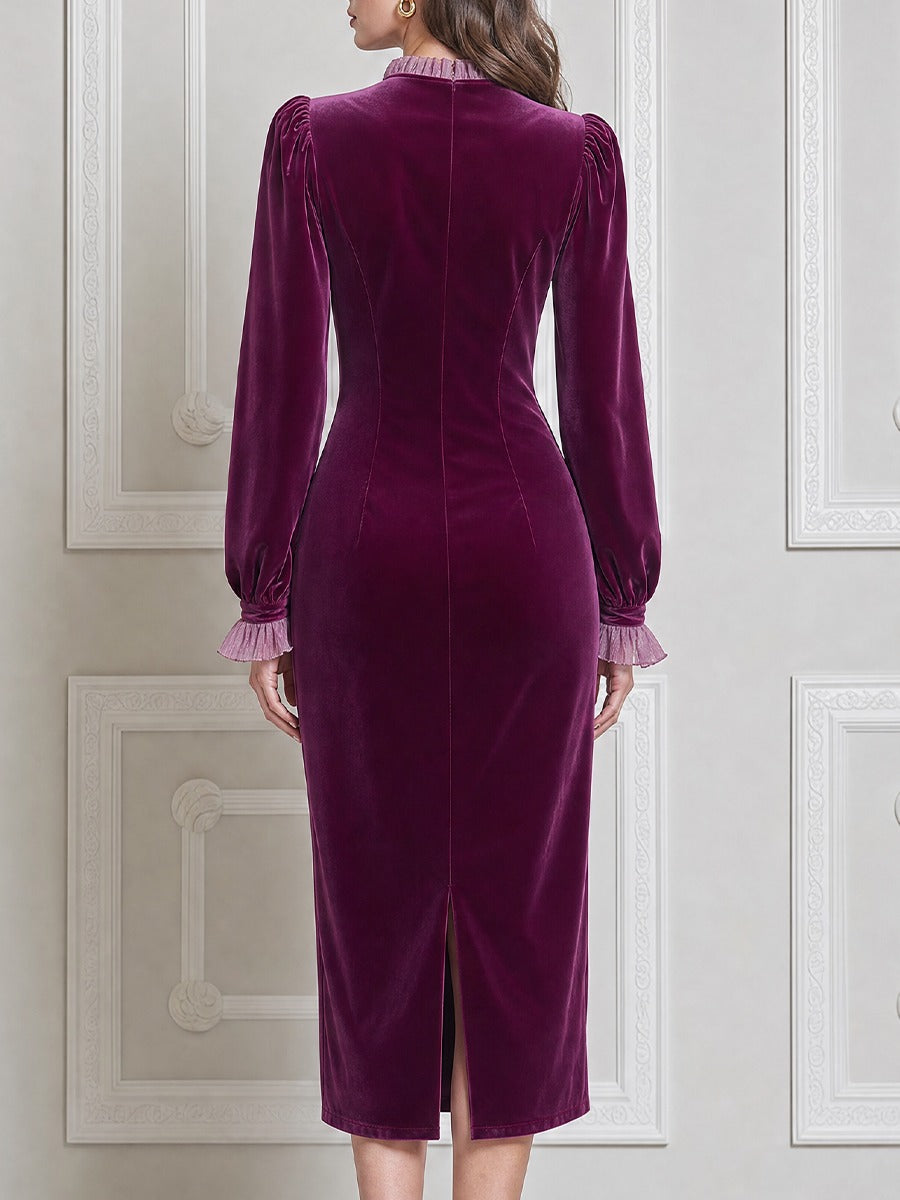 Monique | Robe Midi Fourreau en Velours Violet à Col Montant et Applique Fleurie