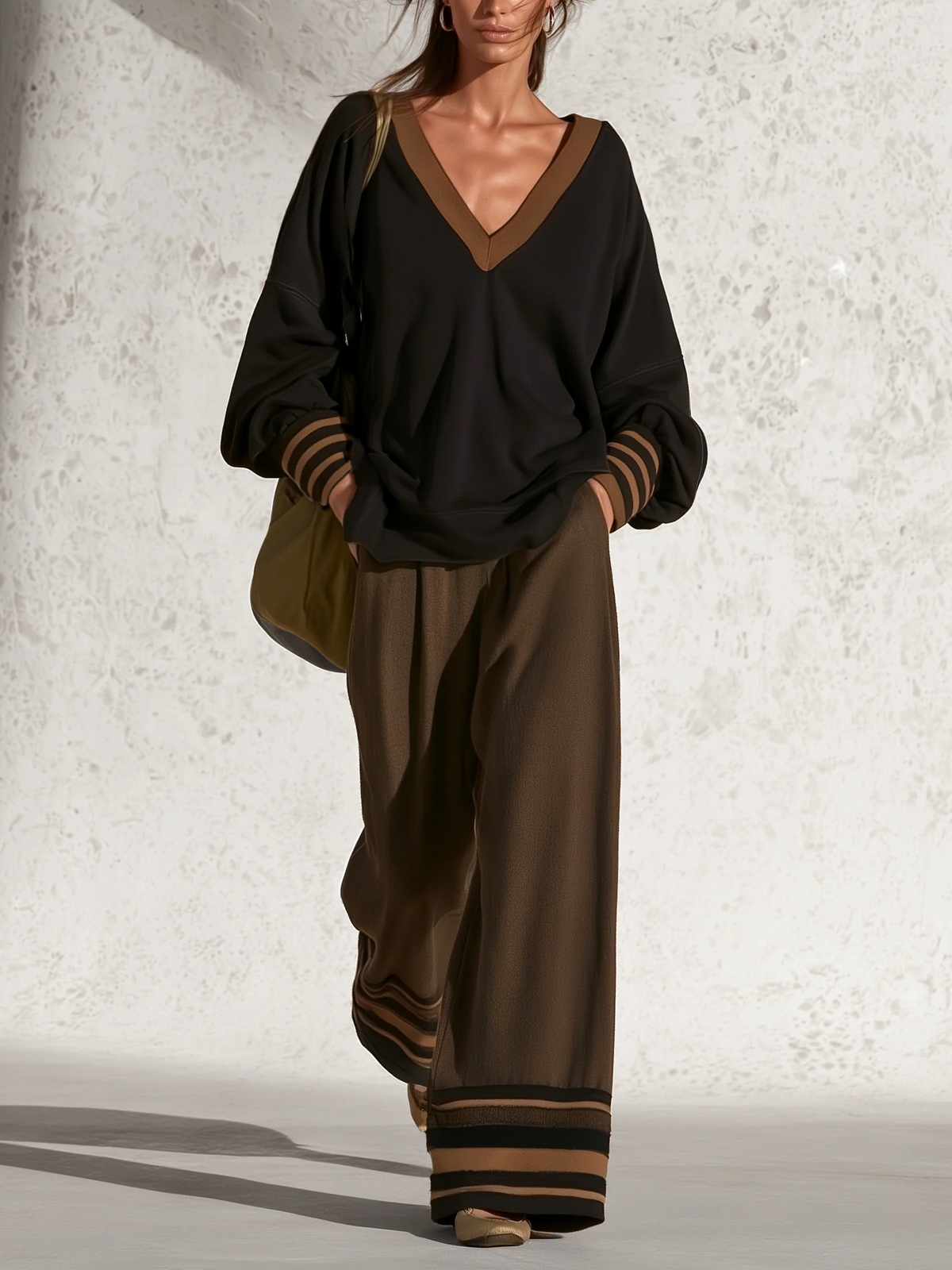 Blandine | Ensemble Deux Pièces Noir et Marron, Haut Ample Col V et Pantalon Large