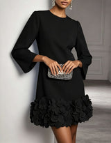 Élise | Mini Robe Noire à Encolure Ronde et Ourlet à Fleurs 3D