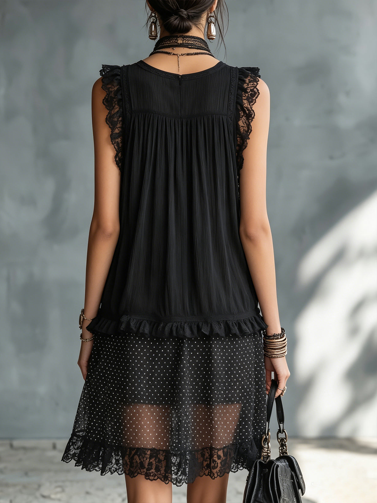 Pauline | Robe mini transparente noire à pois, volants et bordure en dentelle