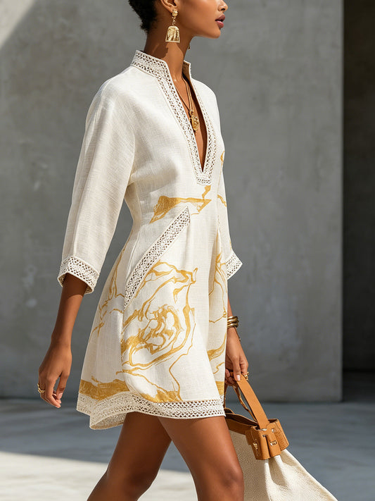 Aliénor | Robe mini ivoire en dentelle crochetée à motifs dorés et décolleté en V