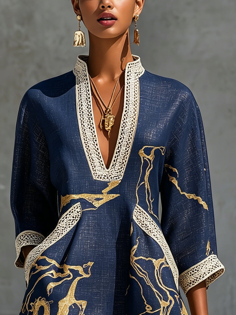 Cosette | Robe mini bleu marine en dentelle crochetée à motifs dorés et décolleté en V