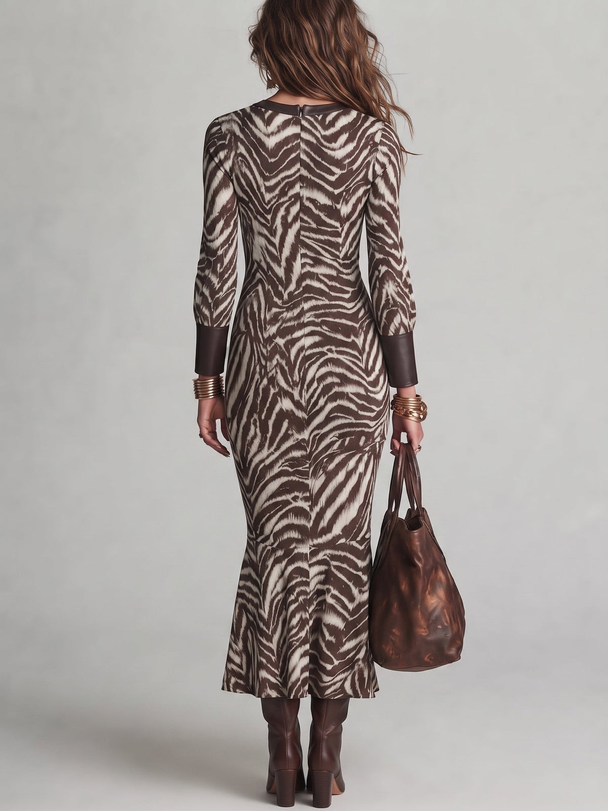 Marion | Robe Longue Marron Imprimé Zèbre à Encolure Découpée