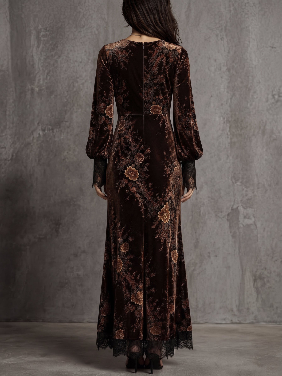 Maëlys | Robe Longue en Velours Marron Imprimé Fleuri à Col V en Dentelle et Manches Bouffantes