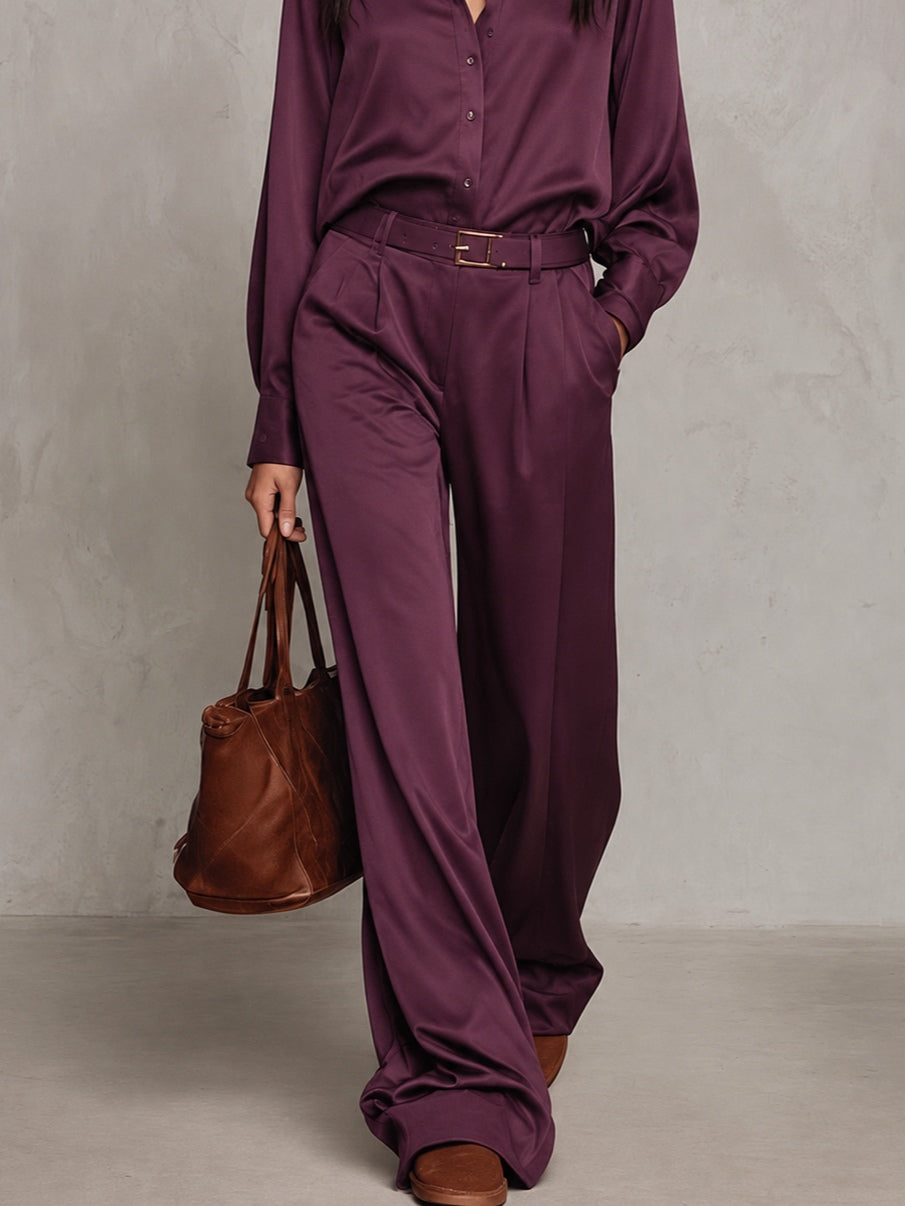 Micheline | Ensemble Deux Pièces en Satin Prune, Chemise et Pantalon Large (avec ceinture)