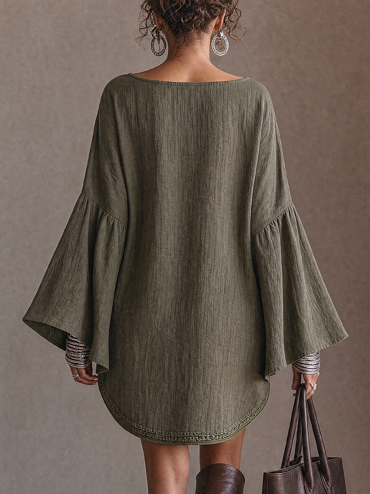 Sixtine | Mini Robe Tunique Vert Olive en Mélange de Lin à Manches Évasées et Bordure en Dentelle