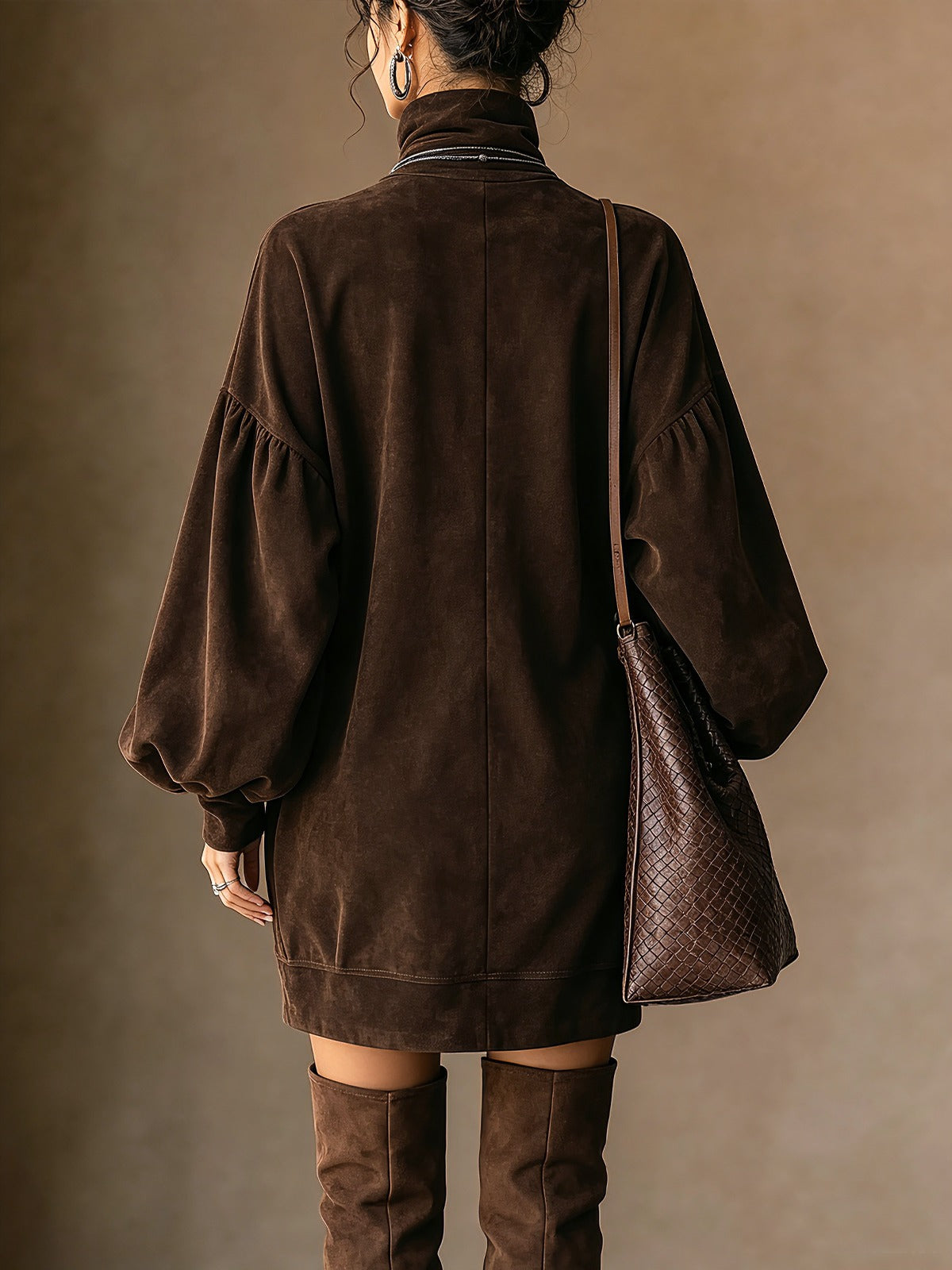 Sylvie | Mini Robe en Suédine Marron à Col Roulé et Manches Ballon