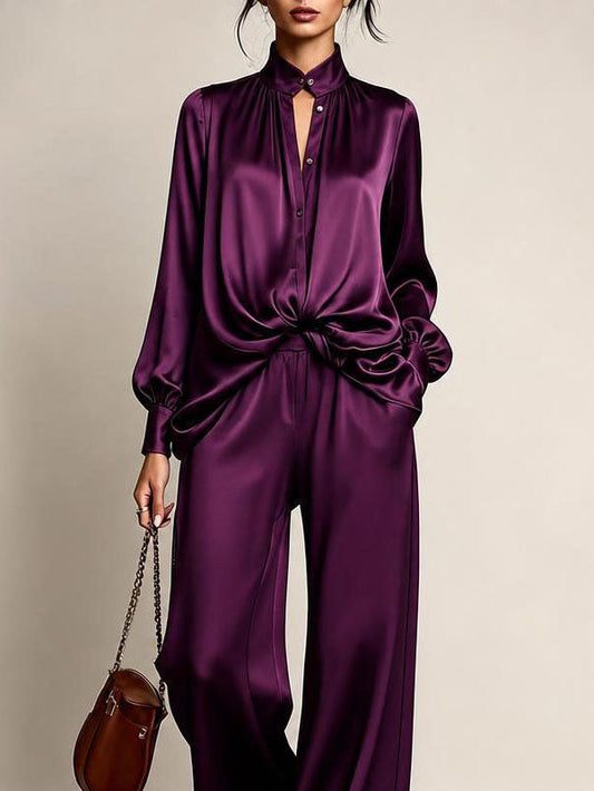 Amandine | Ensemble Deux Pièces en Satin Violet, Chemise Boutonnée Col Montant et Pantalon Large Taille Haute