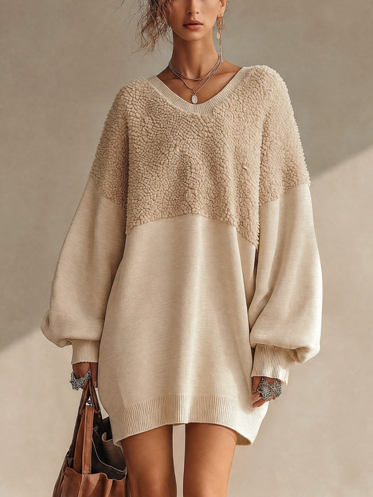 Maud | Mini Robe Oversize Beige à Col V et Empiècements en Polaire