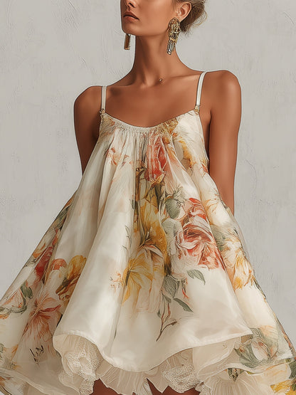 Blanche | Robe mini trapèze beige fleurie en organza à bordure en dentelle