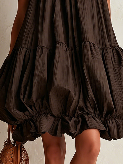 Colette | Robe mini marron sans manches à ourlet bouffant