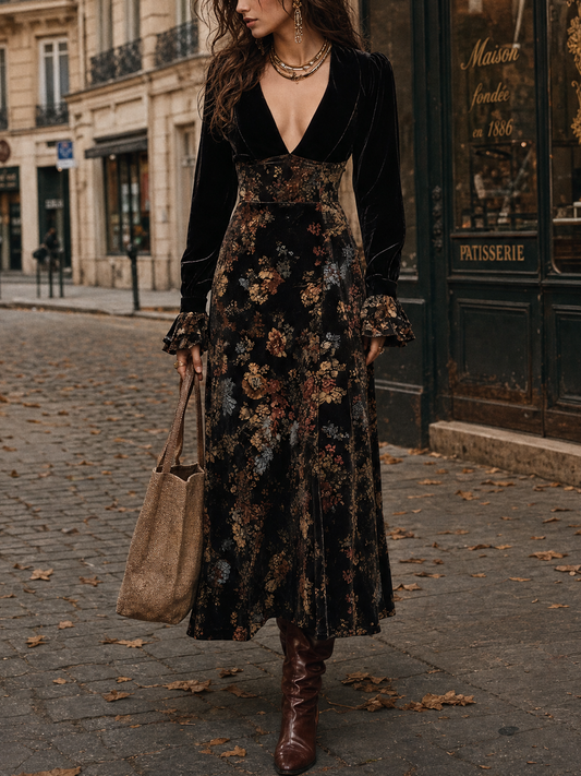 Nadine | Robe Longue Vintage Élégante en Velours Noir à Col V Profond et Empiècements Fleuris