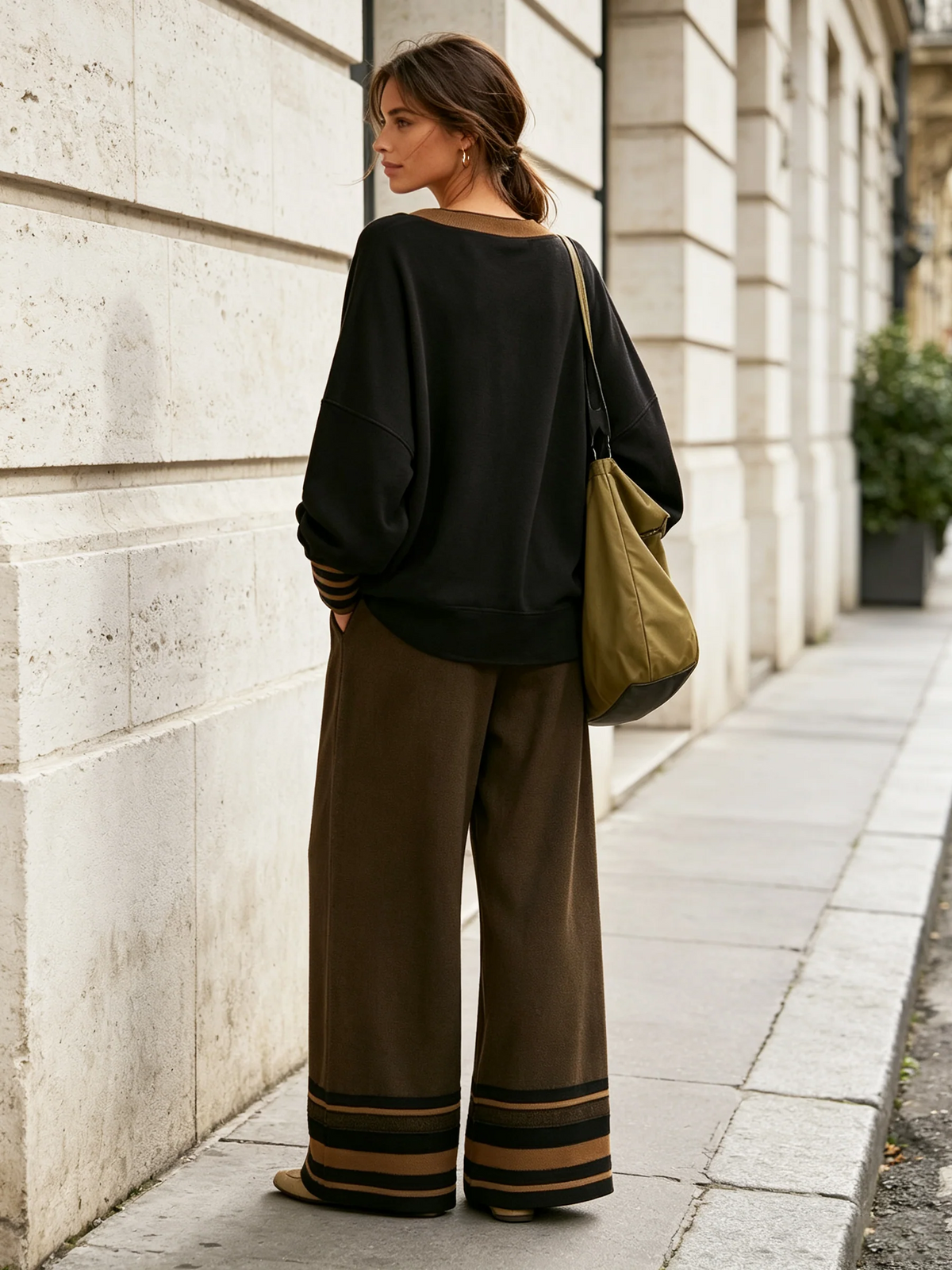 Blandine | Ensemble Deux Pièces Noir et Marron, Haut Ample Col V et Pantalon Large