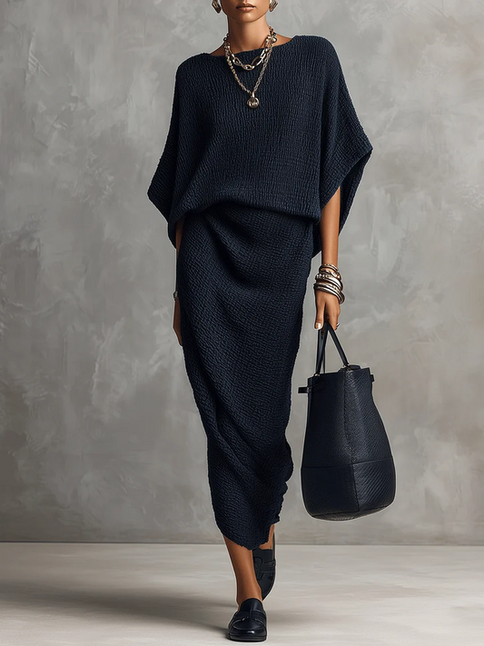 Guillemette | Ensemble Deux Pièces Chic Bleu Marine Texturé, Haut Chauve-Souris et Jupe Midi