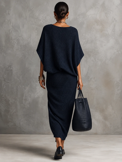 Guillemette | Ensemble Deux Pièces Chic Bleu Marine Texturé, Haut Chauve-Souris et Jupe Midi