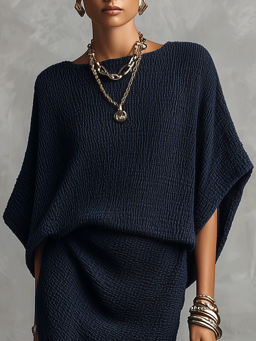 Guillemette | Ensemble Deux Pièces Chic Bleu Marine Texturé, Haut Chauve-Souris et Jupe Midi