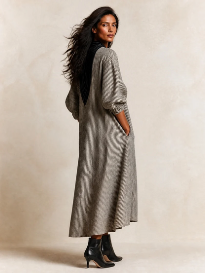 Perrine | Robe Longue Ample Élégante Rayée à Col V Contrastant Noir et Poches