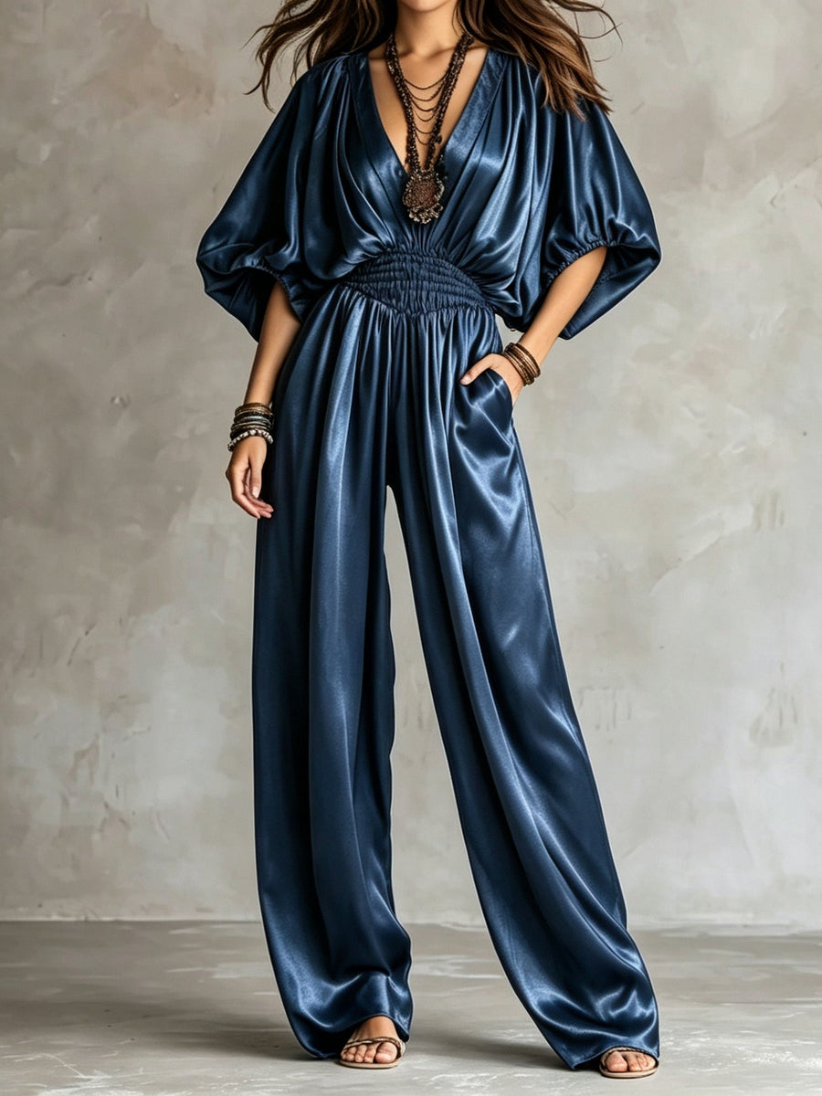 Sabine | Combinaison Bohème en Satin Plissé Bleu Marine à Taille Resserrée