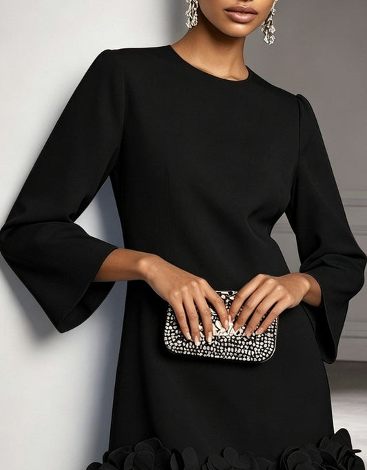 Élise | Mini Robe Noire à Encolure Ronde et Ourlet à Fleurs 3D