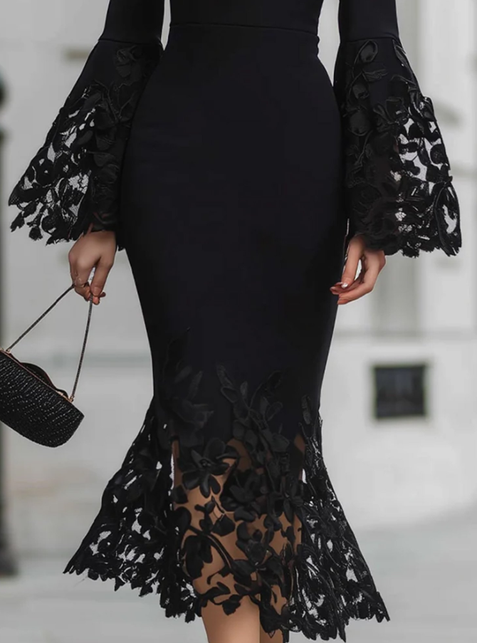 Fanny | Robe Midi Noire Col V à Manches Évasées et Dentelle Fleurie