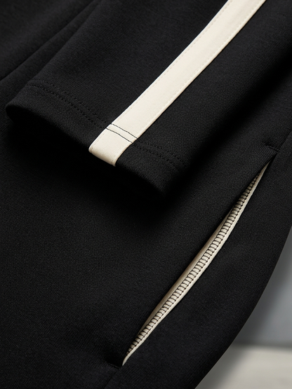 Mathilde | Ensemble Jogging Noir à Bandes Contrastantes, Haut Col Demi-Zip et Pantalon Large à Cordon