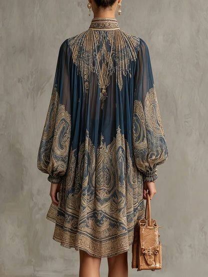 Bérénice | Mini-robe asymétrique en mousseline à imprimé baroque bleu marine et col montant