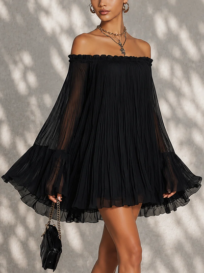 Océane | Mini-robe noire à manches cloche et épaules dénudées froncées