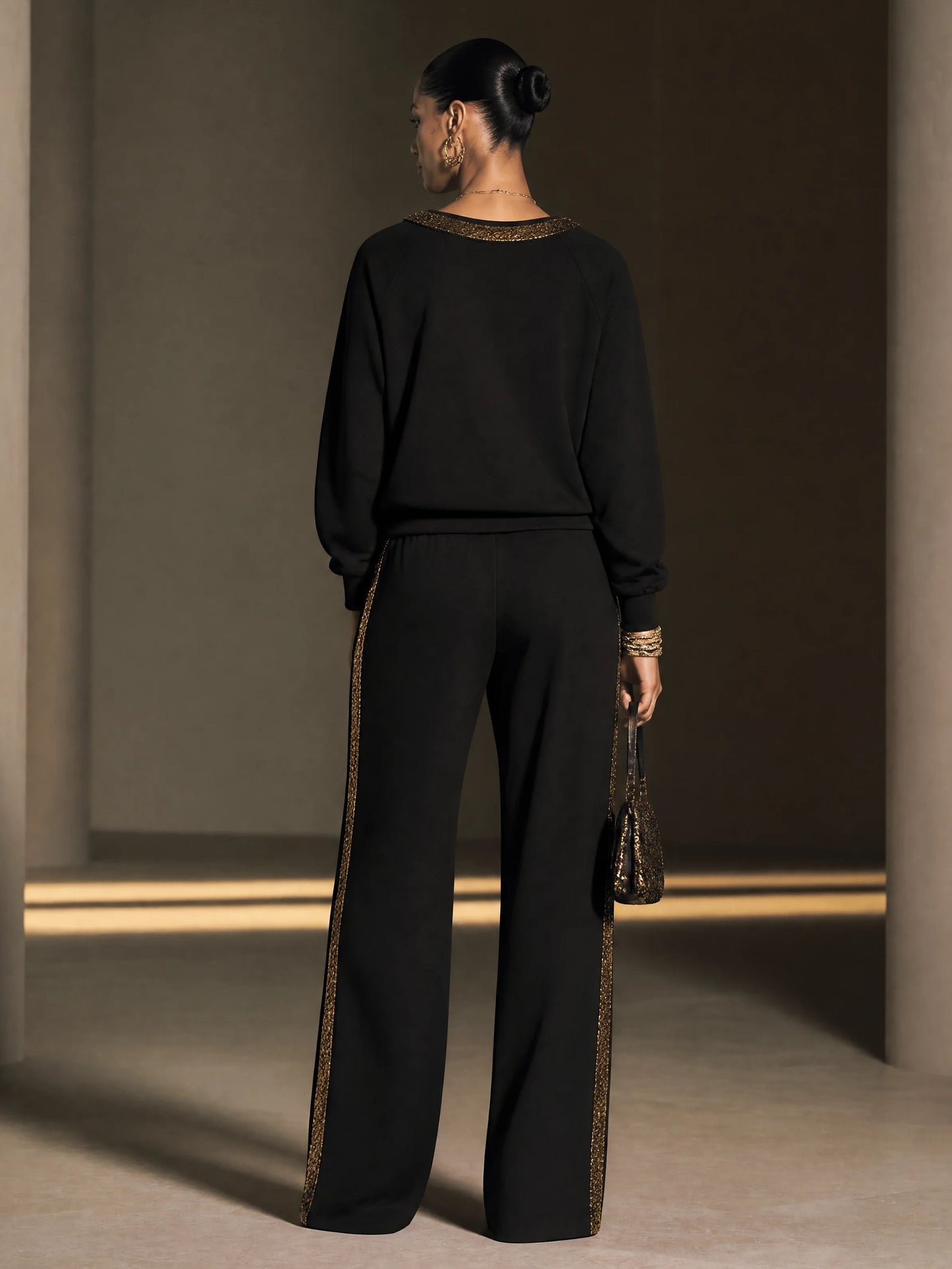 Flavie | Ensemble Haut Col Bateau à Bordure de Sequins Dorés et Pantalon Large Noir
