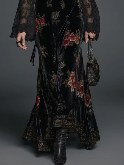 Marguerite | Robe Longue en Velours Noir à Imprimé Fleuri et Manches en Dentelle
