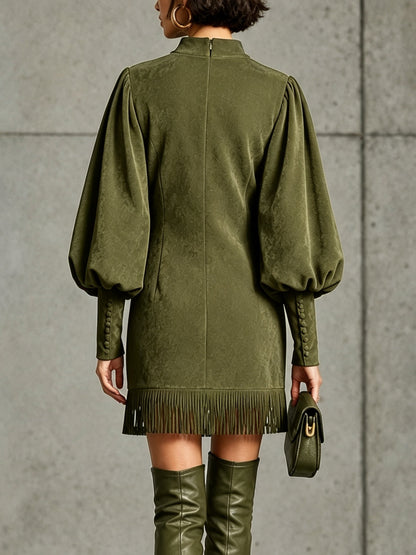 Victoire | Mini Robe en Suédine Vert Olive à Manches Ballon et Ourlet à Franges