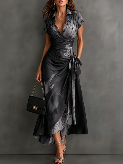 Albane | Robe Midi Portefeuille Imprimé Abstrait Gris et Noir, Col Chemise et Ourlet Asymétrique à Volants