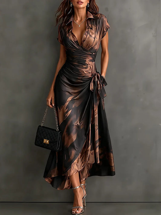 Natalia | Robe midi croisée à imprimé abstrait rouge et noir, encolure en V, manches courtes, ceinture et ourlet asymétrique à volants.