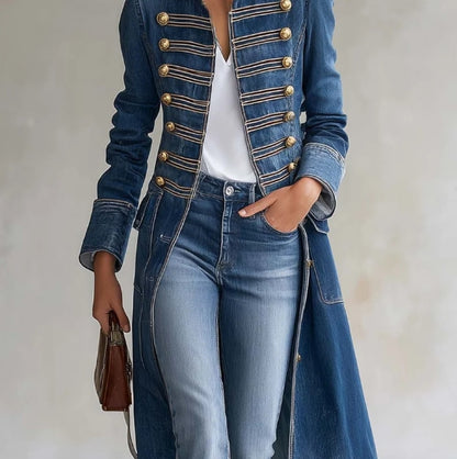 Joséphine | Manteau officier en denim délavé, boutons dorés.