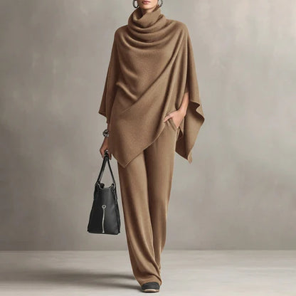 CALLIOPE | Ensemble composé d'une cape à col drapé et d'un pantalon ample, marron foncé