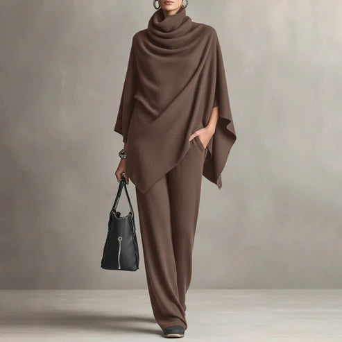 CALLIOPE | Ensemble composé d'une cape à col drapé et d'un pantalon ample, marron foncé