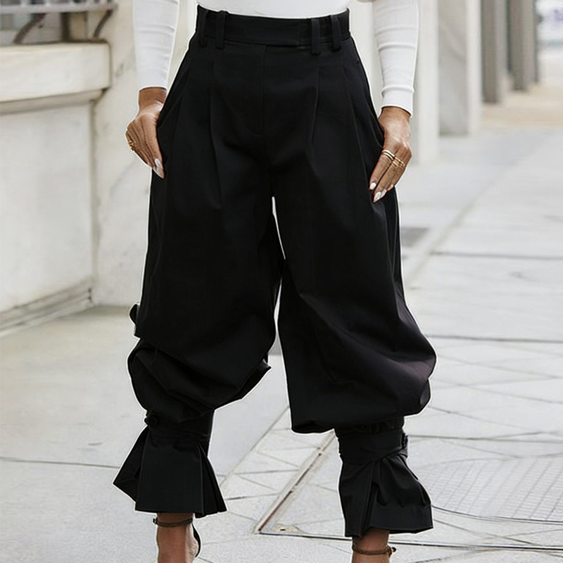 Pantalon femme plissé avec chevilles volantées élégantes