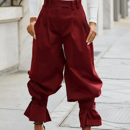 Pantalon femme plissé avec chevilles volantées élégantes