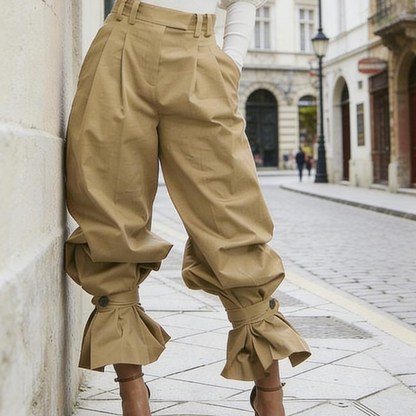 Pantalon femme plissé avec chevilles volantées élégantes